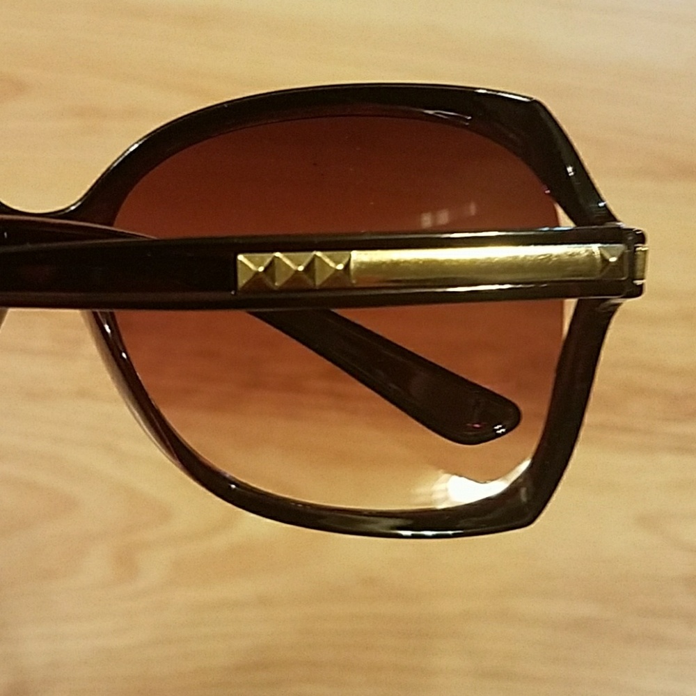 NEW! Designer Sunglasses - Picture 6 of 6